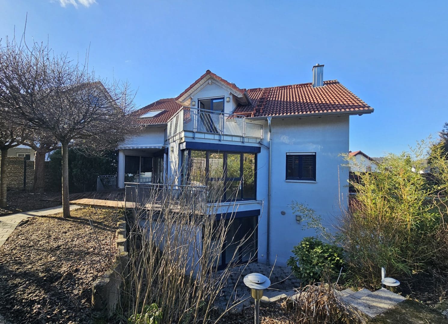 Einfamilienhaus mit Einliegerwohnung in attraktiver Lage