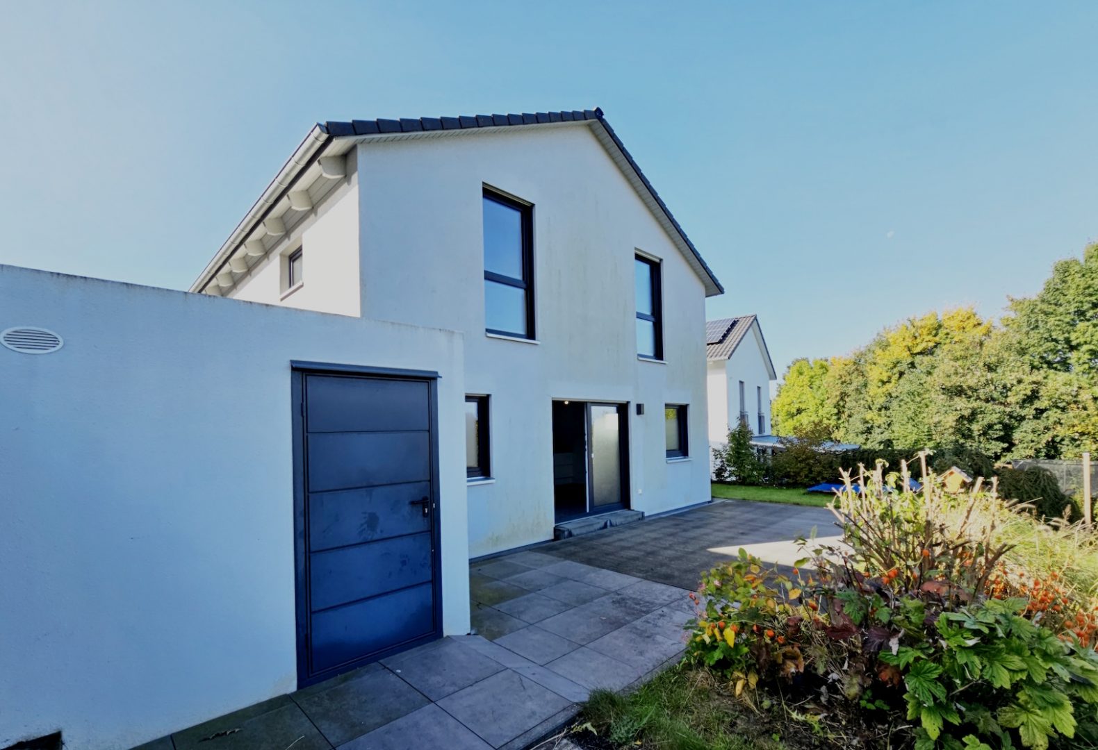 Rückansicht mit Garage