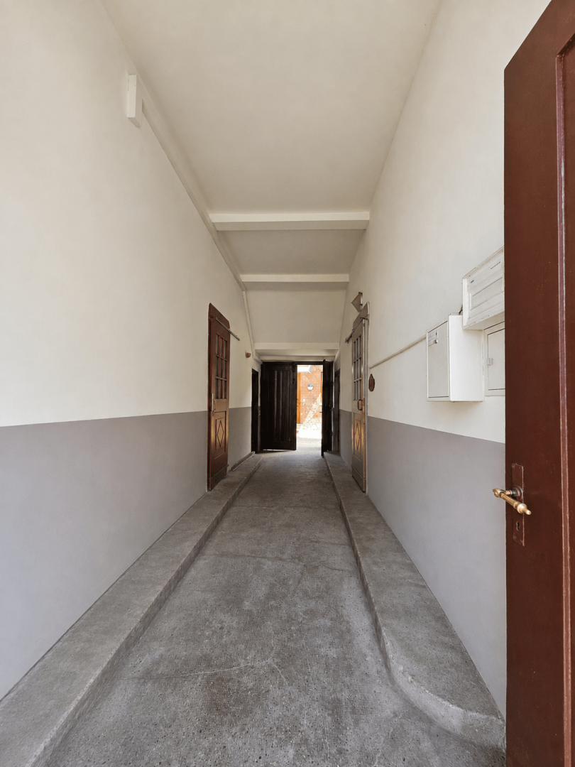 Hauszugang und Durchgang zum Gartenhaus