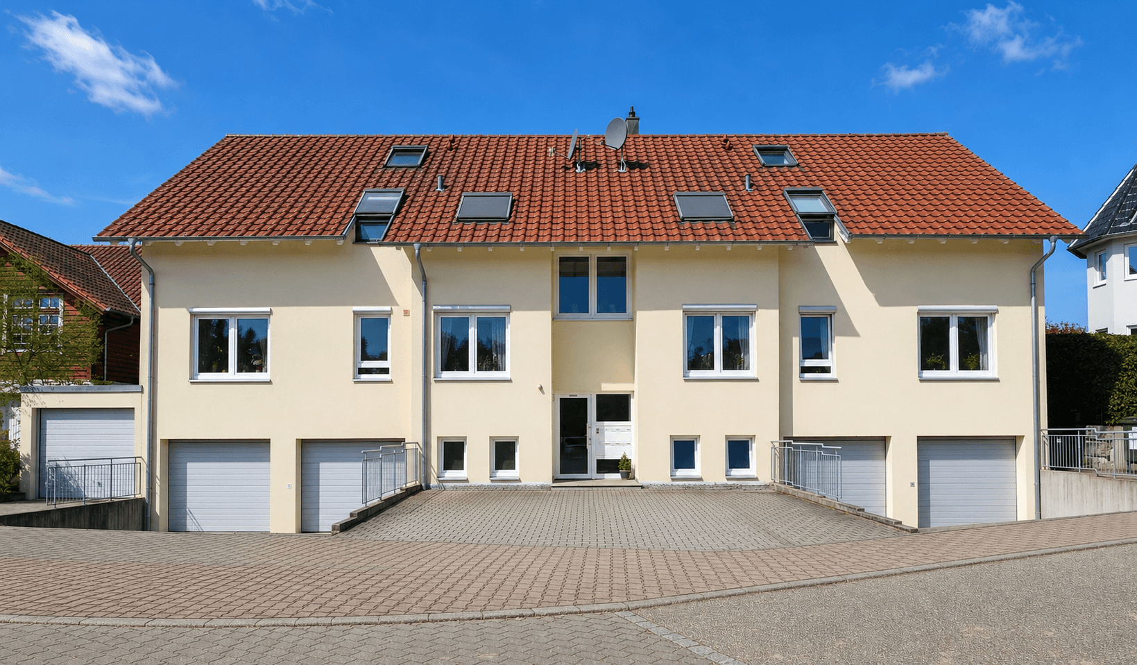 2-Zimmer-Wohnung mit Terrasse, Garten und Garage