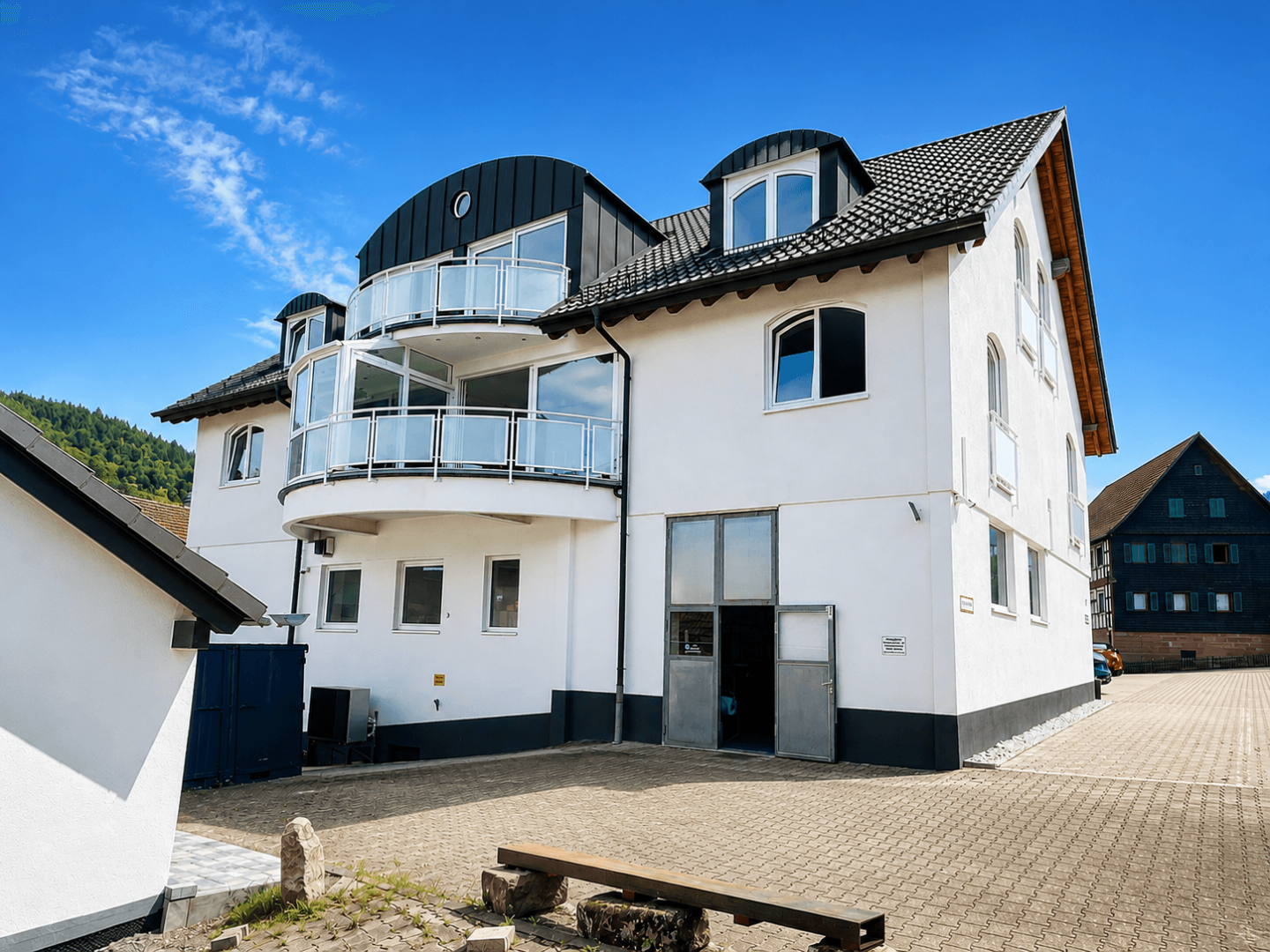 Rückansicht Geschäftshaus